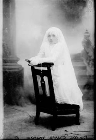 Communiante Pierre Bailly. Mièges