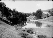 Maison au bord d'un étang