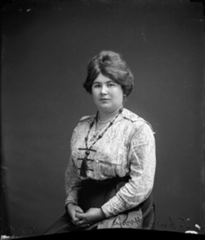 Yvonne Lebaud. La Latette