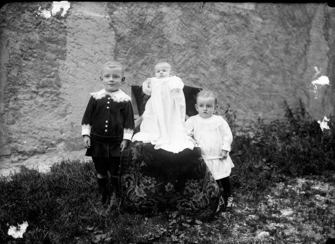 Trois enfants Gremion. Froidefontaine