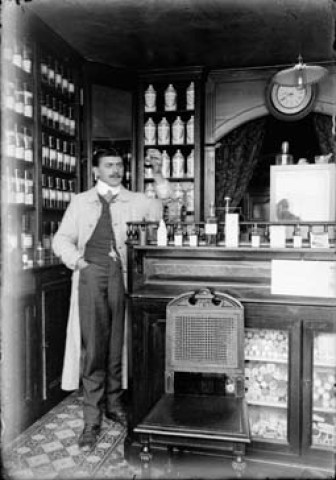 Un pharmacien