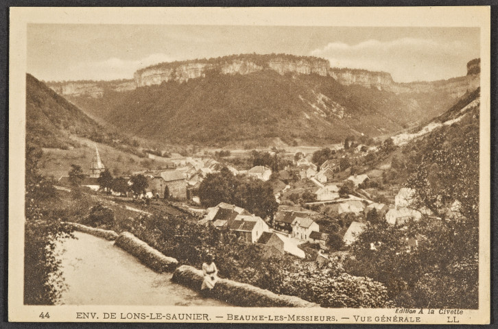 Le Jura - Baume-Les-Messieurs - Couloir d'entrée des grottes