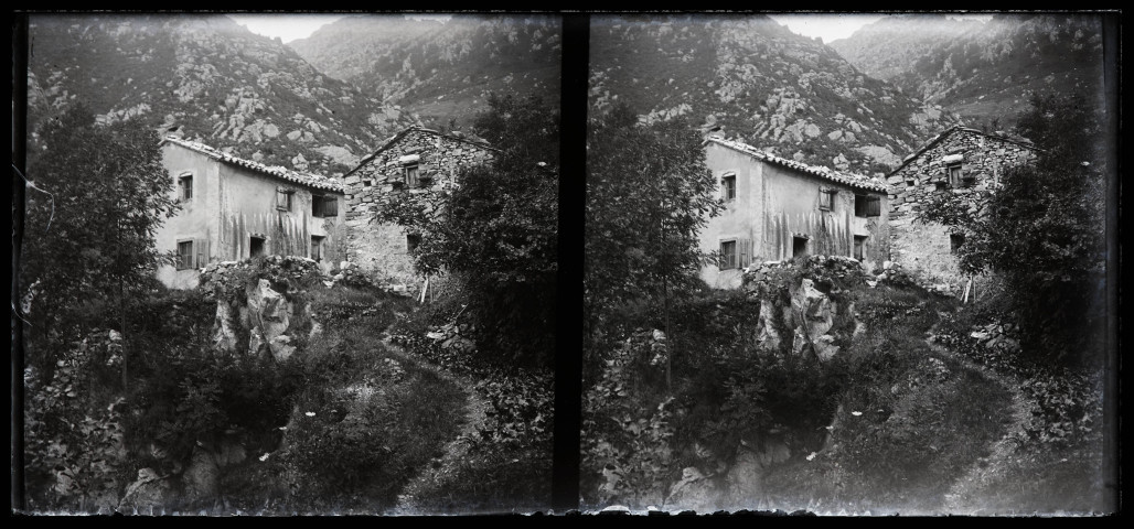 Deux maisons en montagne près de Prats-de-Mollo.