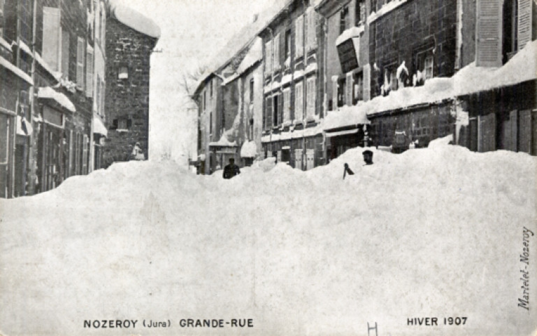 Nozeroy (Jura). La grande rue, hiver 1907. Nozeroy.