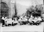 Ecole de jeunes filles à Dijon, Mlle Gaullet. Jeunes filles à l'heure du goûter