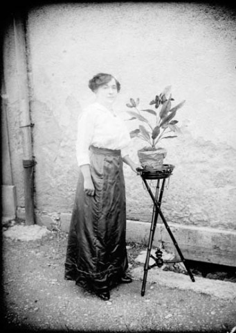 Mademoiselle Cuenot, institutrice. Chaux-Neuve