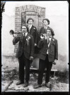 Portrait de groupe de quatre jeunes conscrits jouant du clairon : Paul Richerateaux en haut à gauche, Riquet Darbon à sa droite, Gabriel Tribut en bas à gauche, Robert Putod à sa droite.