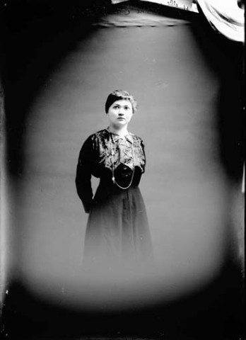 Mademoiselle Borne, institutrice. Fraroz