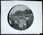 Reproduction d'une vue champêtre avec chèvre, femmes et enfants.