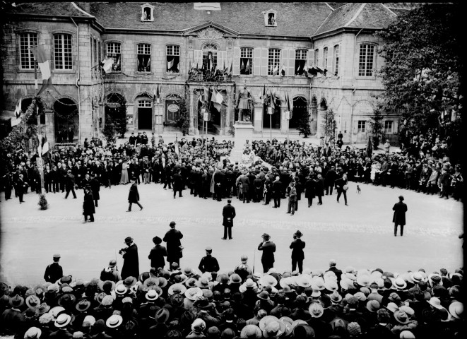 Jour de fête. Salins