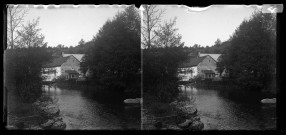 Vieux moulin au bord de la rivière Hérisson.