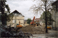 Champagnole (Jura). Ville de Champagnole. Démolition partielle de l'ancien Lycée Javel en août 2004. Début des travaux. Champagnole, J.C. 39.