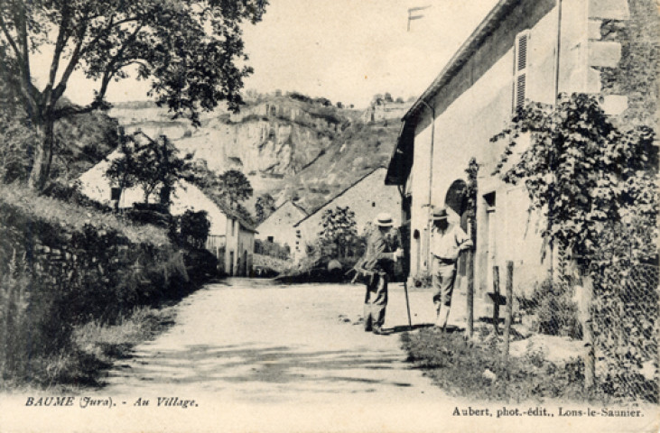 Baume-les-Messieurs (Jura). Au village. Lons-le-Saunier, Aubert.