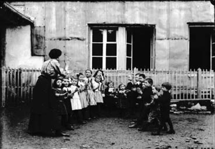 Jeux d'enfants. Ecole de Censeau