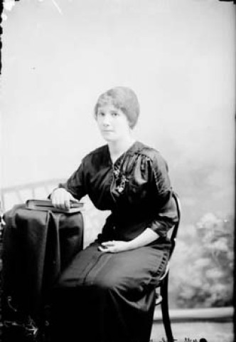 Mademoiselle Dole, institutrice. Fraroz