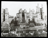 Reproduction d'une vue des ruines du château de Pierrefonds.