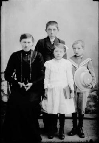 Famille Berthe Serret. Sillet