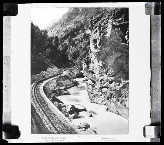 Reproduction d'un cliché intitulé "Chemin de fer Viège - Zermatt entre Stalden et St. Nicolas".