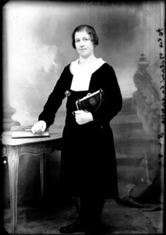 Une femme Félix Bolard. La Latette