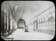 Reproduction d'une vue de la salle des preuses du château de Pierrefonds.
