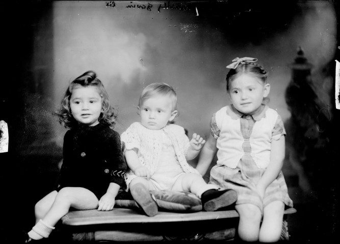 Trois enfants Bailly Govin. Rix
