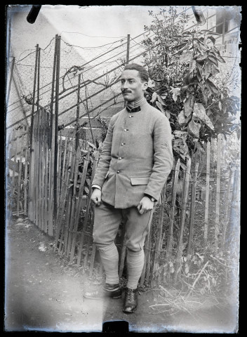 Portrait de Jean Rameaux en uniforme militaire.