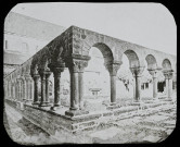Reproduction d'une vue du cloître attenant à l'abbaye Notre-Dame de Daoulas.