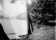Prieuré au bord du lac de Bonlieu