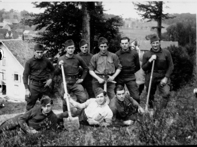 Reproduction. Groupe d'hommes Michaud. La Latette