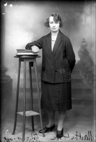 Marthe Dole. Charbonny