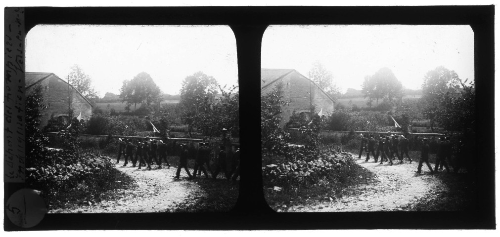 Départ des pompiers lors de l'inauguration du monument aux morts de Vers-en-Montagne et Le Latet.