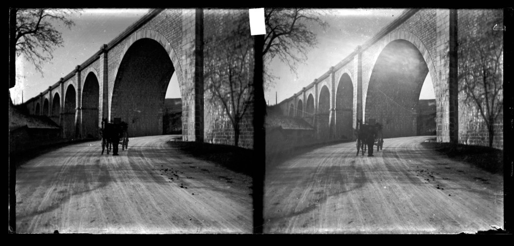 Attelage sous le viaduc Saint-Joseph, sur la route de Salins.