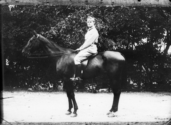 Militaire sur son cheval