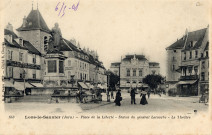 Lons-le-Saunier (Jura). 663. La place de la Liberté, la statue du Général Lecourbe et le théâtre.Paris, B.F.