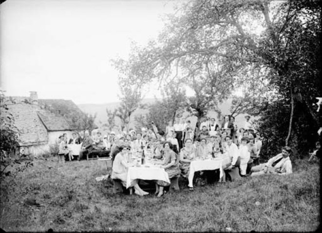 Personnes à un repas