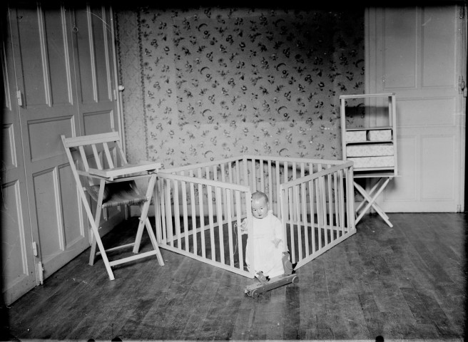 Poupon dans son parc