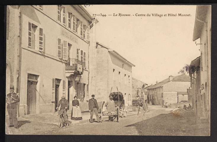 77-1344 - La Rixouse  – Centre du Village et Hôtel Monnet. (1906)