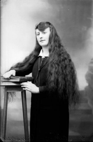 Jeune fille Germain. Censeau