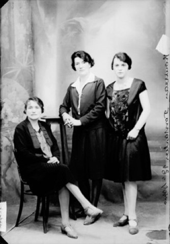 Trois femmes Rousseau. Pontarlier