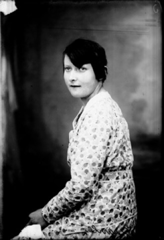 Une femme Guy. Essavilly