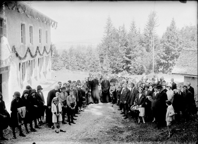 Colonie de Prémanon. Groupe devant la colonie