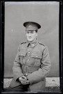 Portraits du Corps des forestiers canadiens et autres troupes : militaire du 165e bataillon canadien.