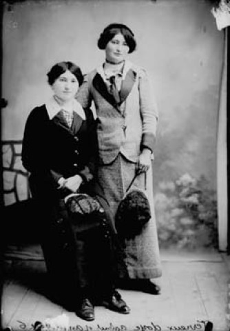 Gabrielle et Angèle Ferreux. Doye