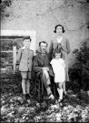 Famille André Monnier. Bief-des-Maisons