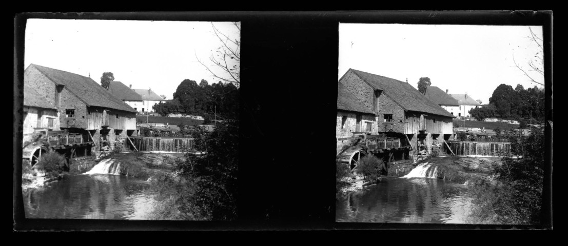 Moulin et cascade à Bourg-de-Sirod.