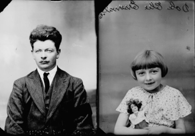 Identités. Besson, instituteur. Esserval / Elie Dole. Esserval