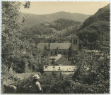 En descendant de la grotte Sainte-Anne vers la cathédrale.
