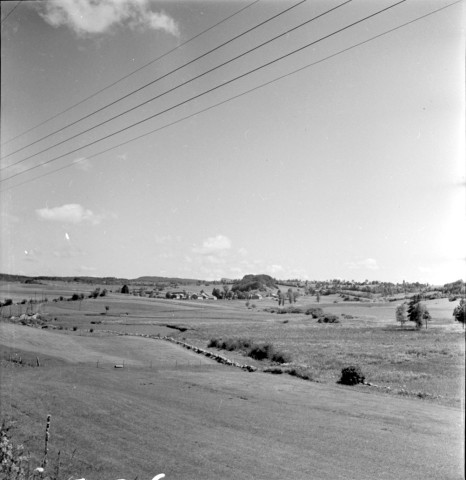 Vue générale du paysage campagnard.