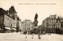 Lons-le-Saunier (Jura). La place de la Liberté et le théâtre. Besançon(Doubs), A la Civette.