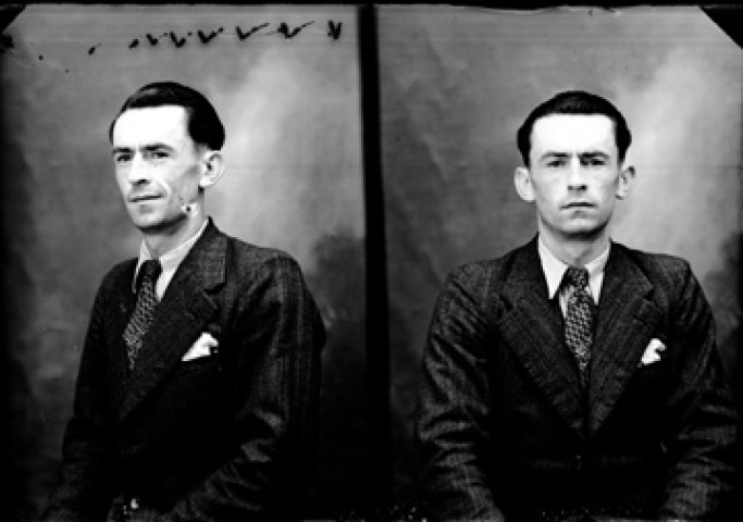 Identités. Commis Brun